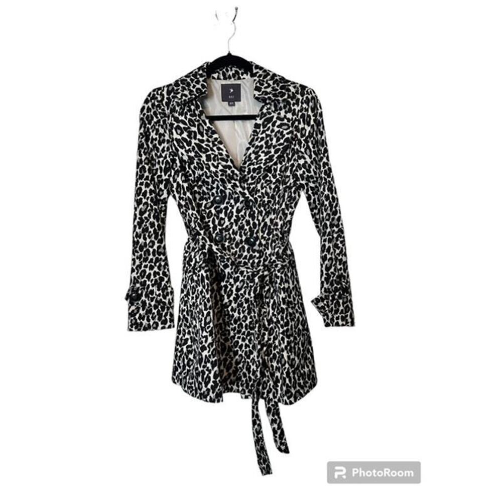 Women’s Forever 21 White Black Grey Medium Animal Print Jacket EUC